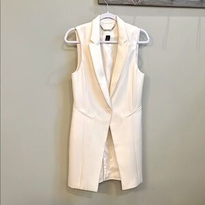 White House Black Market Chic Cream Sleeveless Blazer